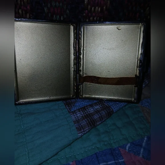 Elegant Floral Metal Box - Picture 8 of 8